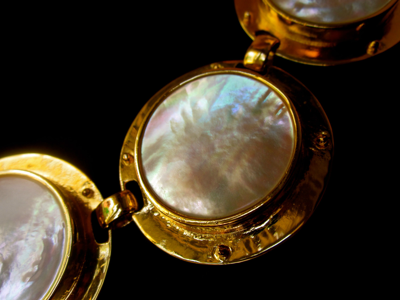 KATE SPADE HUGE SHELL NAUTICAL ALL ABOARD MOTHER OF PEARL DISC NECKLACE GOLD