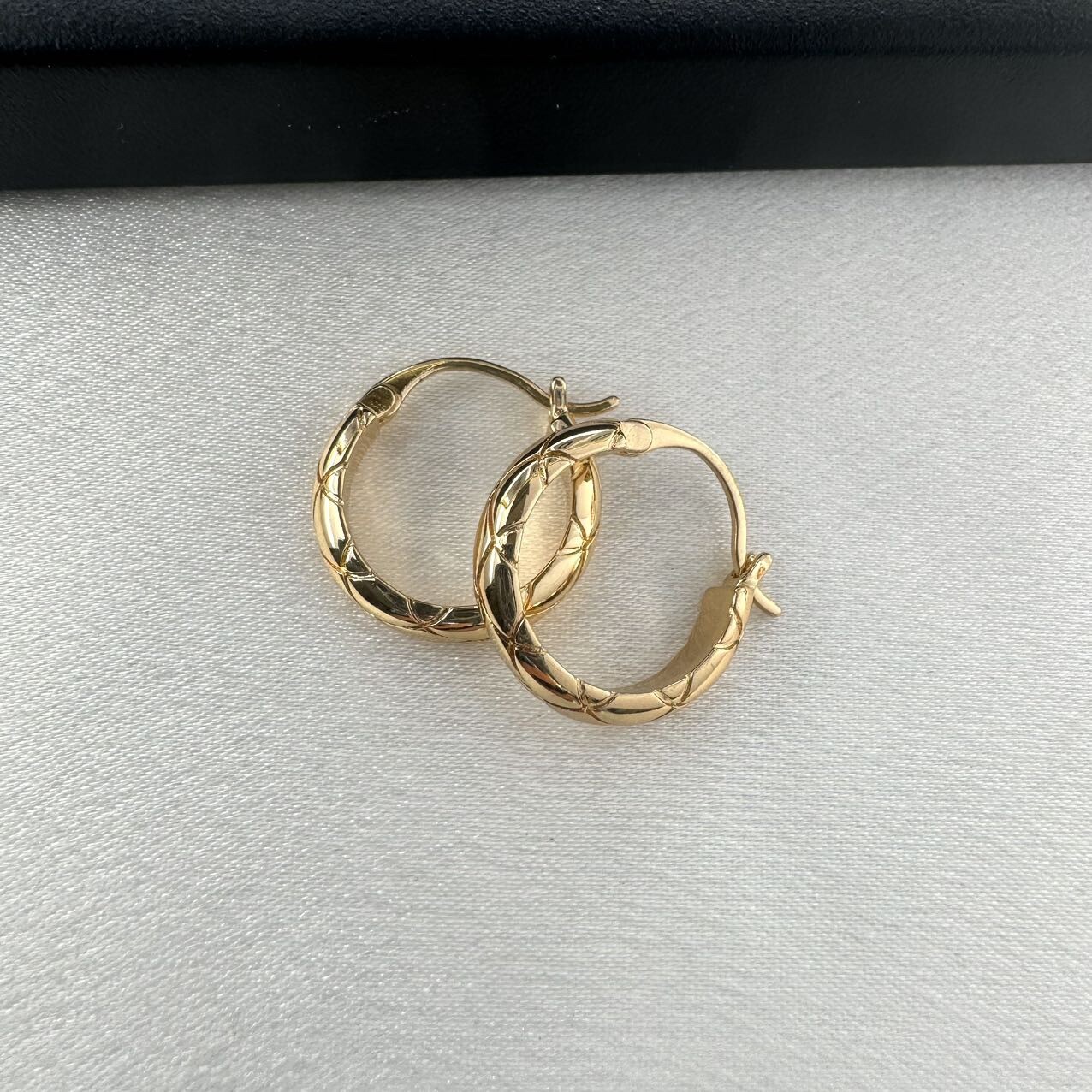 Polished Metal Texture Gold Hoop Earrings for Women