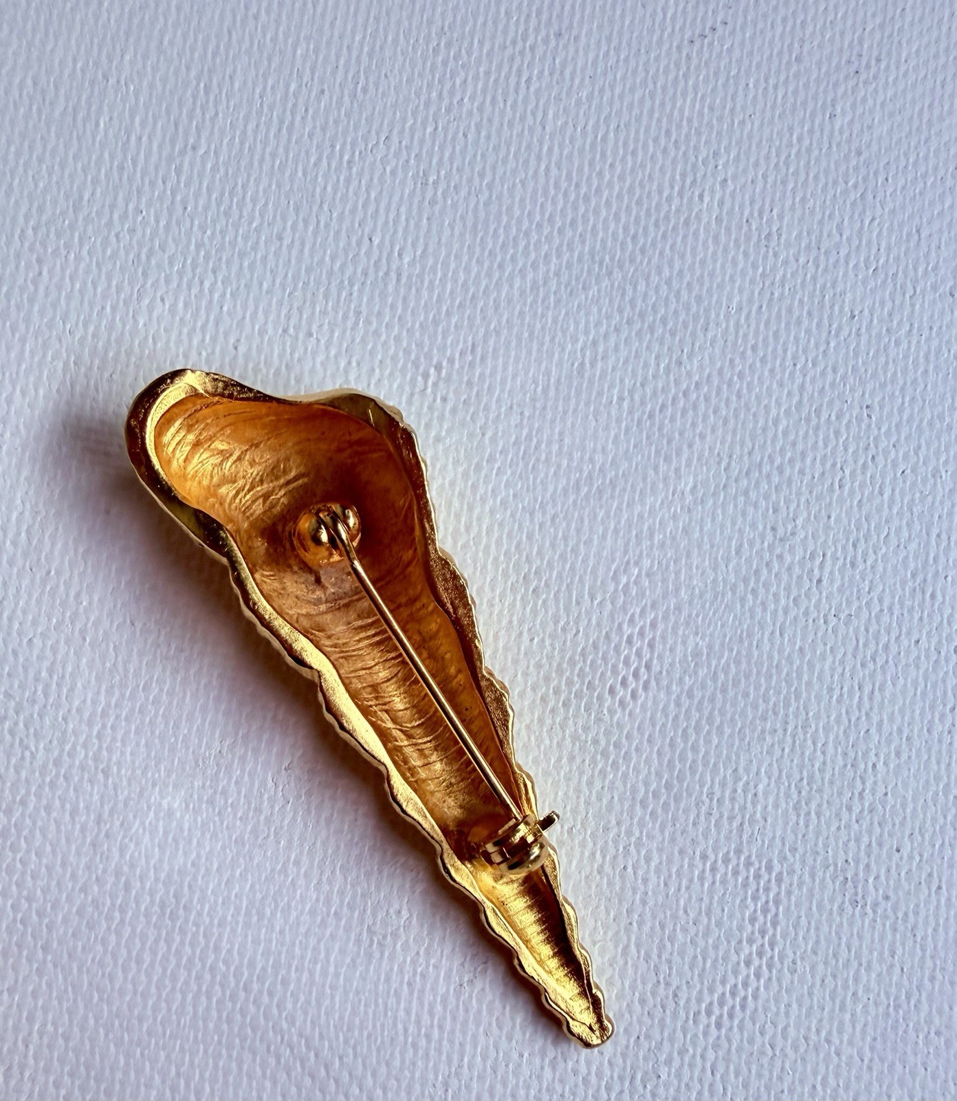 Matte Gold Tone Shell Cone Shape Brooch Pin Metal No Stone Jewelry