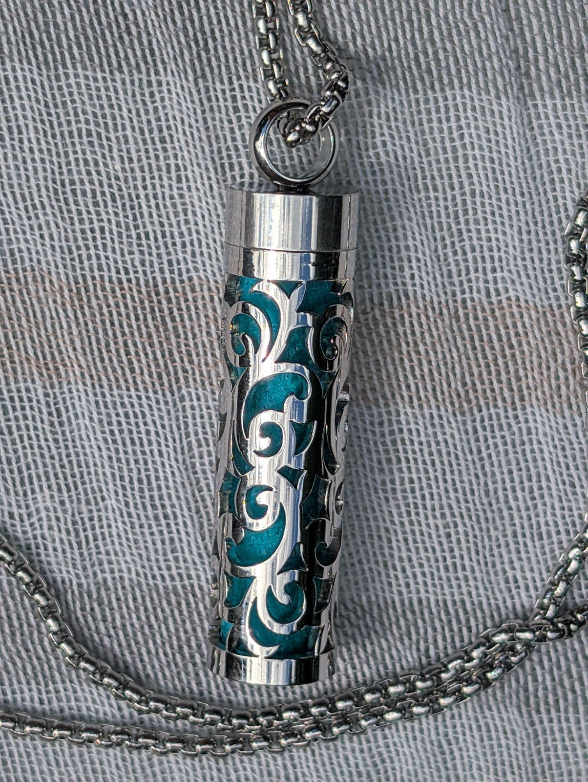 Flurries Essential Oil Necklace Cylinder Filigree Pendant w/extra Felts S9
