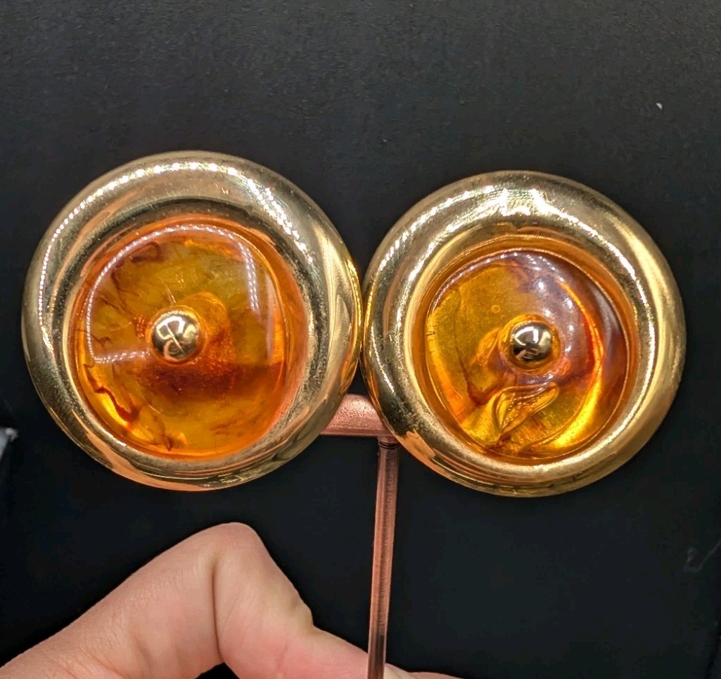 Vintage Signed Valentino Garavani Marbled Runway Bold Gold Tone Clip On Earrings