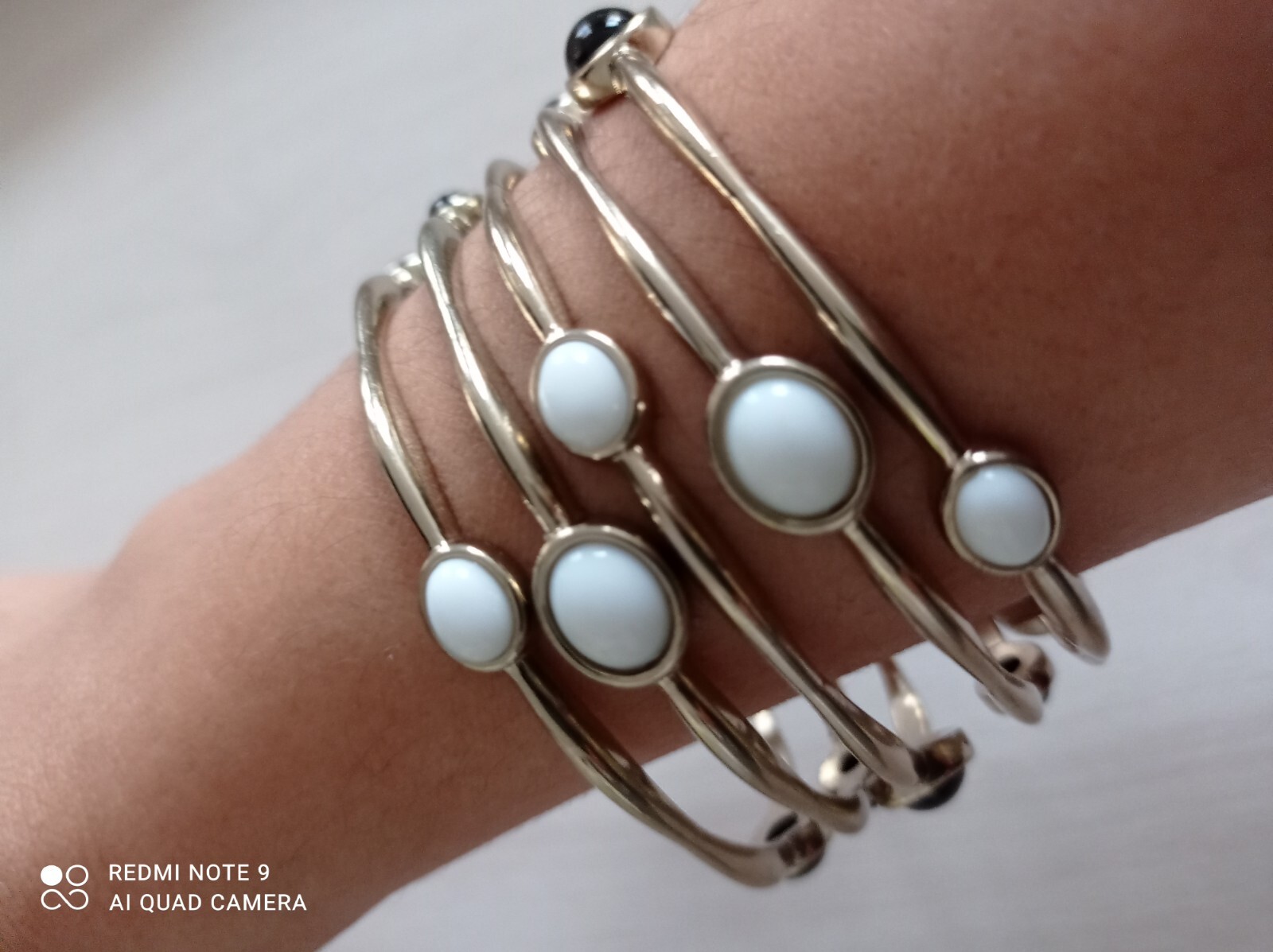 Retro Bohemian Set Of 5 Silver Tone With White & Black Acrylic Beaded Bangles