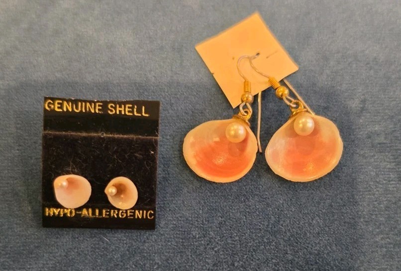 Vintage Natural Sea Shell Earrings Lot 2 Pairs Boho Coastal Dangle Stud Pearl