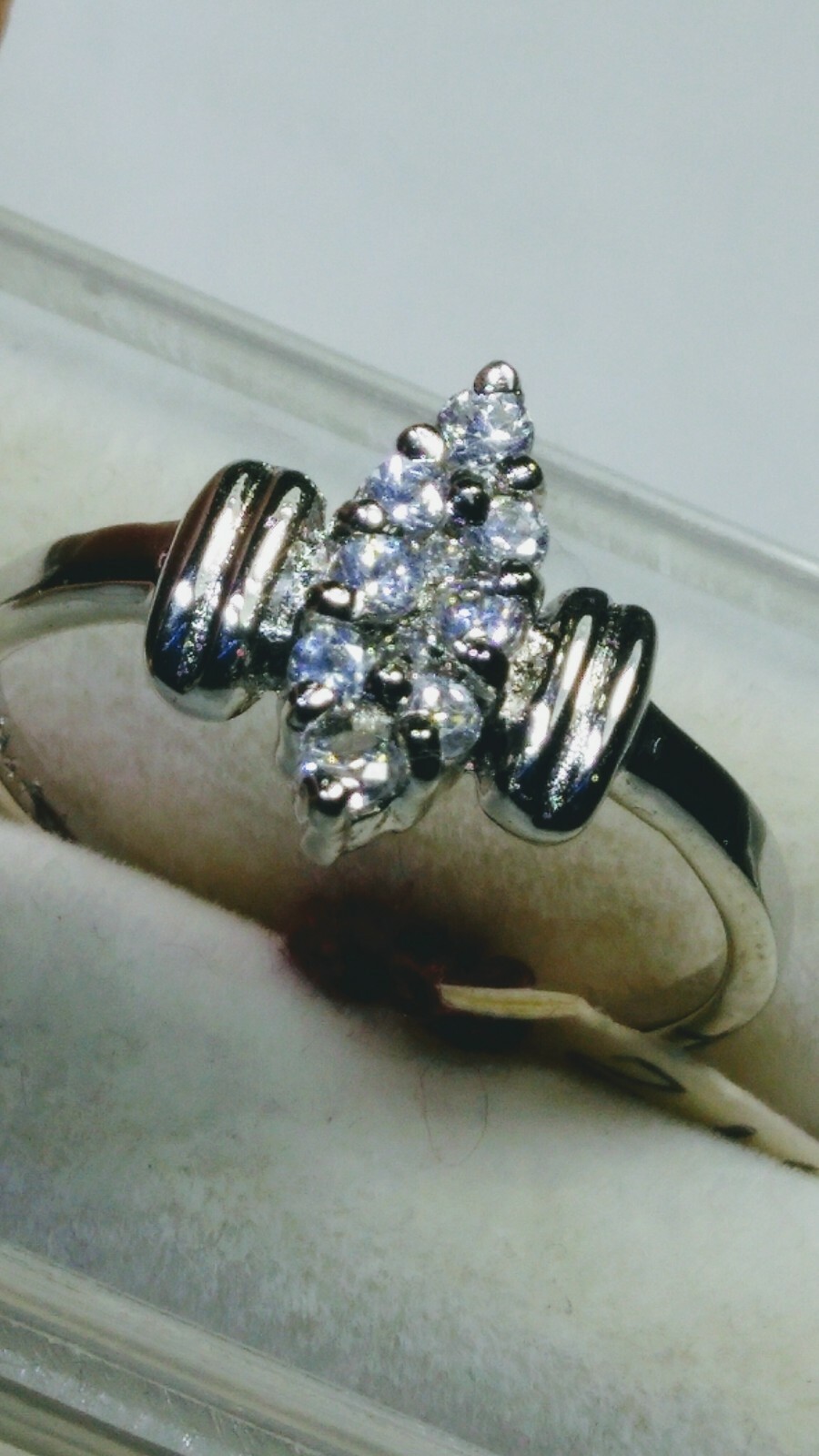 CUTE DESIGNER CZs SET RING IN STERLING SILVER.925 RING SIZE 7.0!