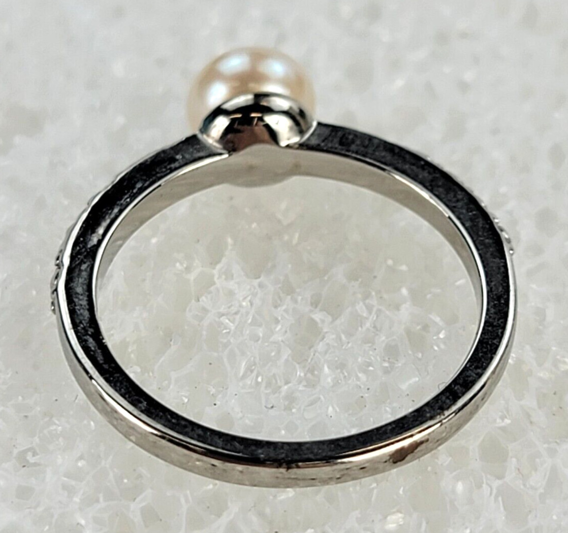 Silver-Tone Natural Cream Pearl Size 7