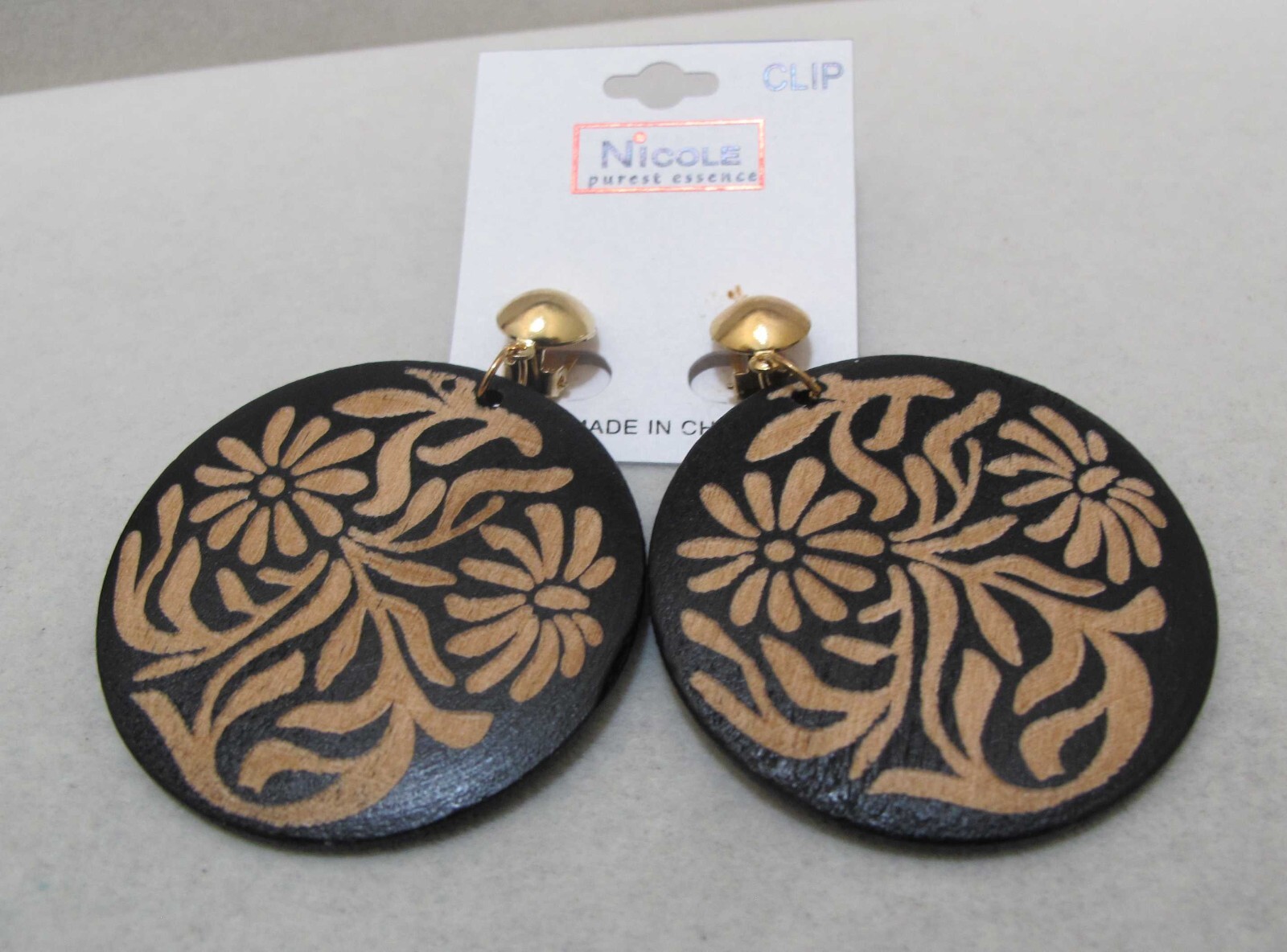 NICOLE PUREST ESSENCE Dark Brown Wood Dangle Gold Tone Clip Earrings NOC