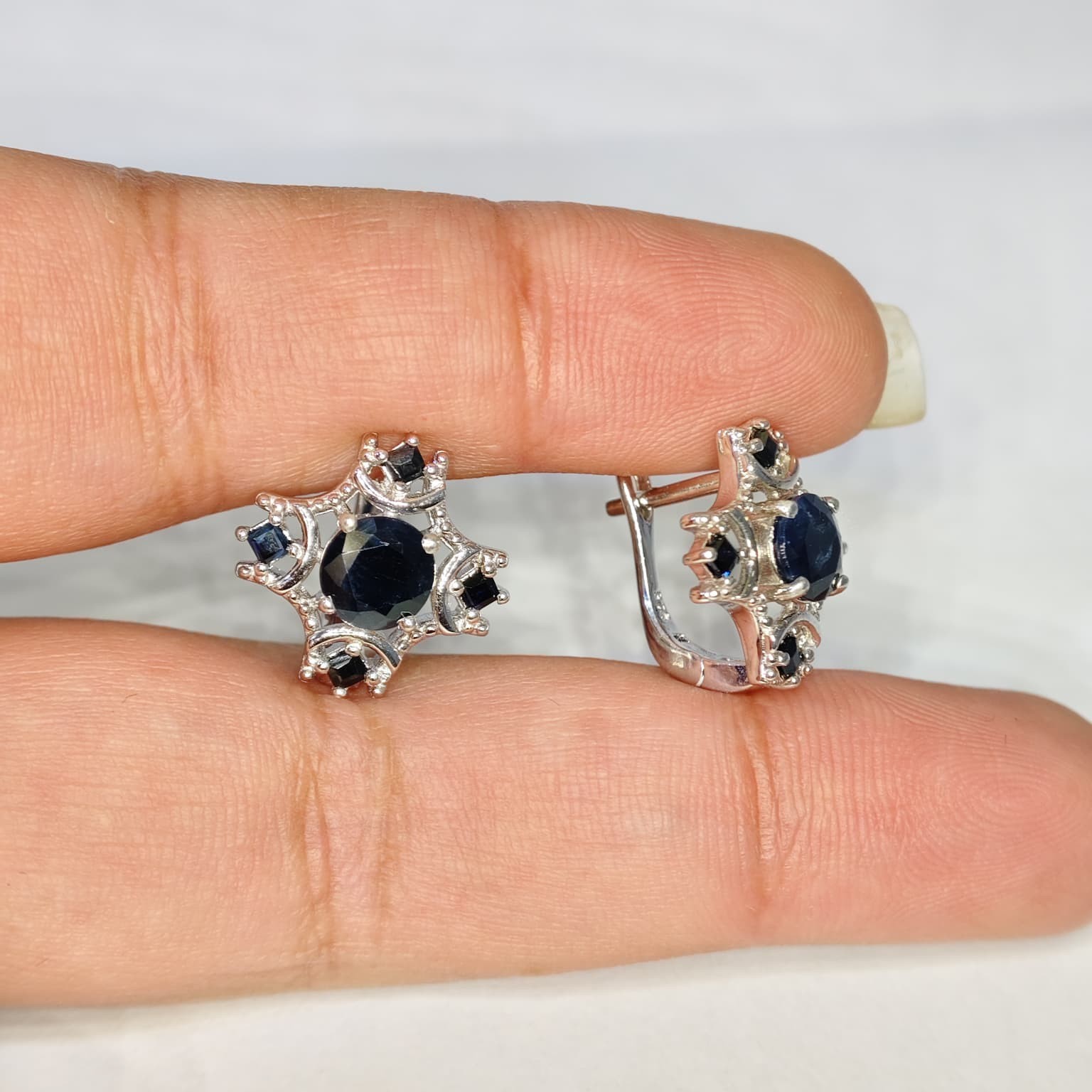 925 Sterling silver Earing Round 6.00MM Sapphire Kanchanaburi Gemstone Jewelry.