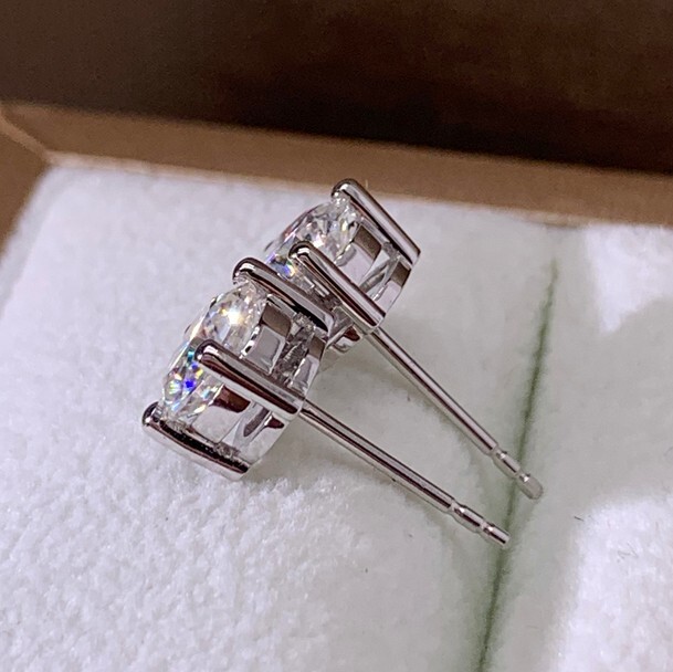 2 CT Simulated Diamond Earring’s Silver Plated Tiny Stud Valentine Gift Earrings