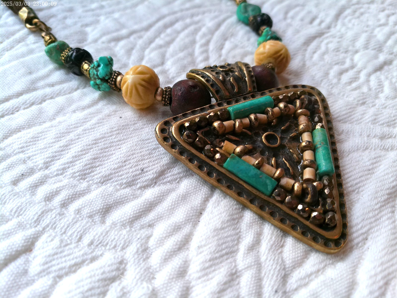 CHICO’S VTG MIXED MATERIAL NECKLACE ELABORATE TRIANGLE WITH INLAY STRAND ACENTS