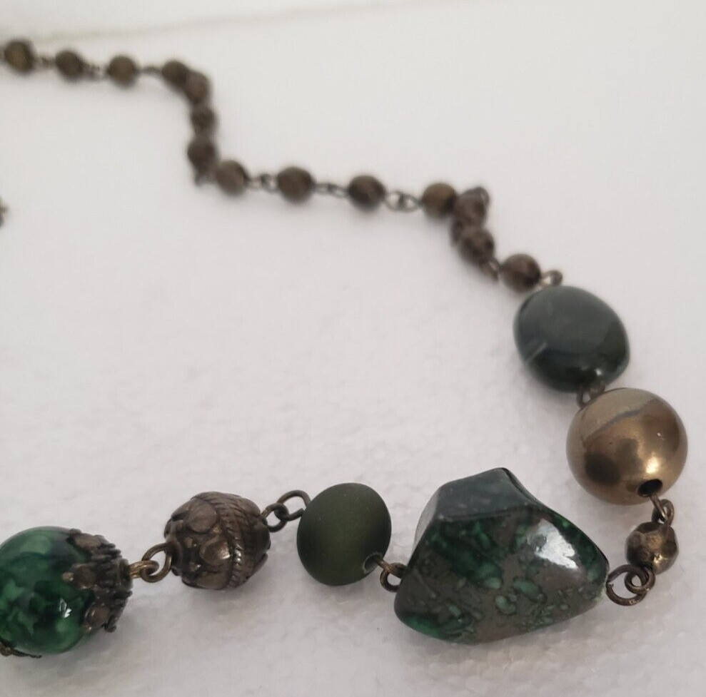 NECKLACE ~ 40″ ~ W/LARGE GREEN POLISHED STONES & BEADS ~ BRONZE TONE CHAIN