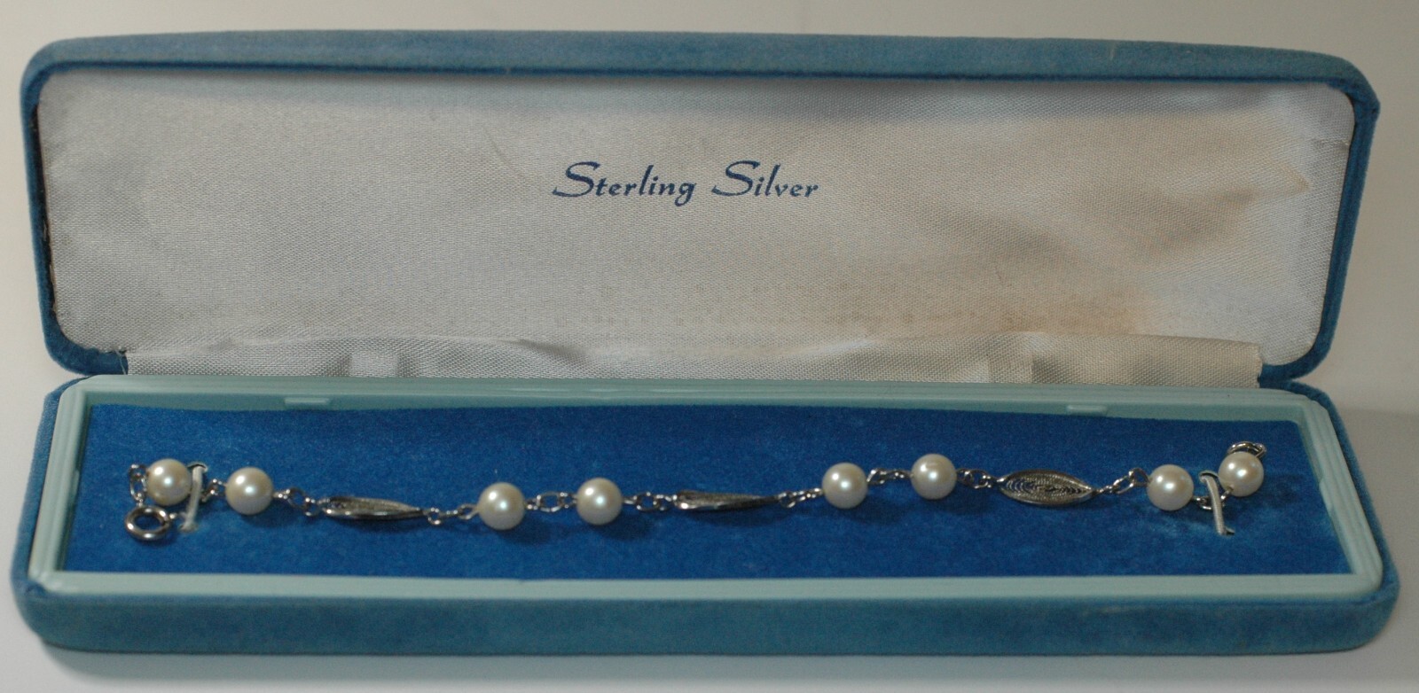 Vintage 7 Inch bracelet with jewelry box as shown Free Shipping