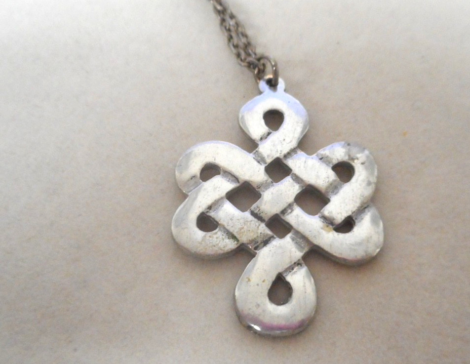Celtic Knot Pendant Necklace Silver Tone W/Chain Approx 20″
