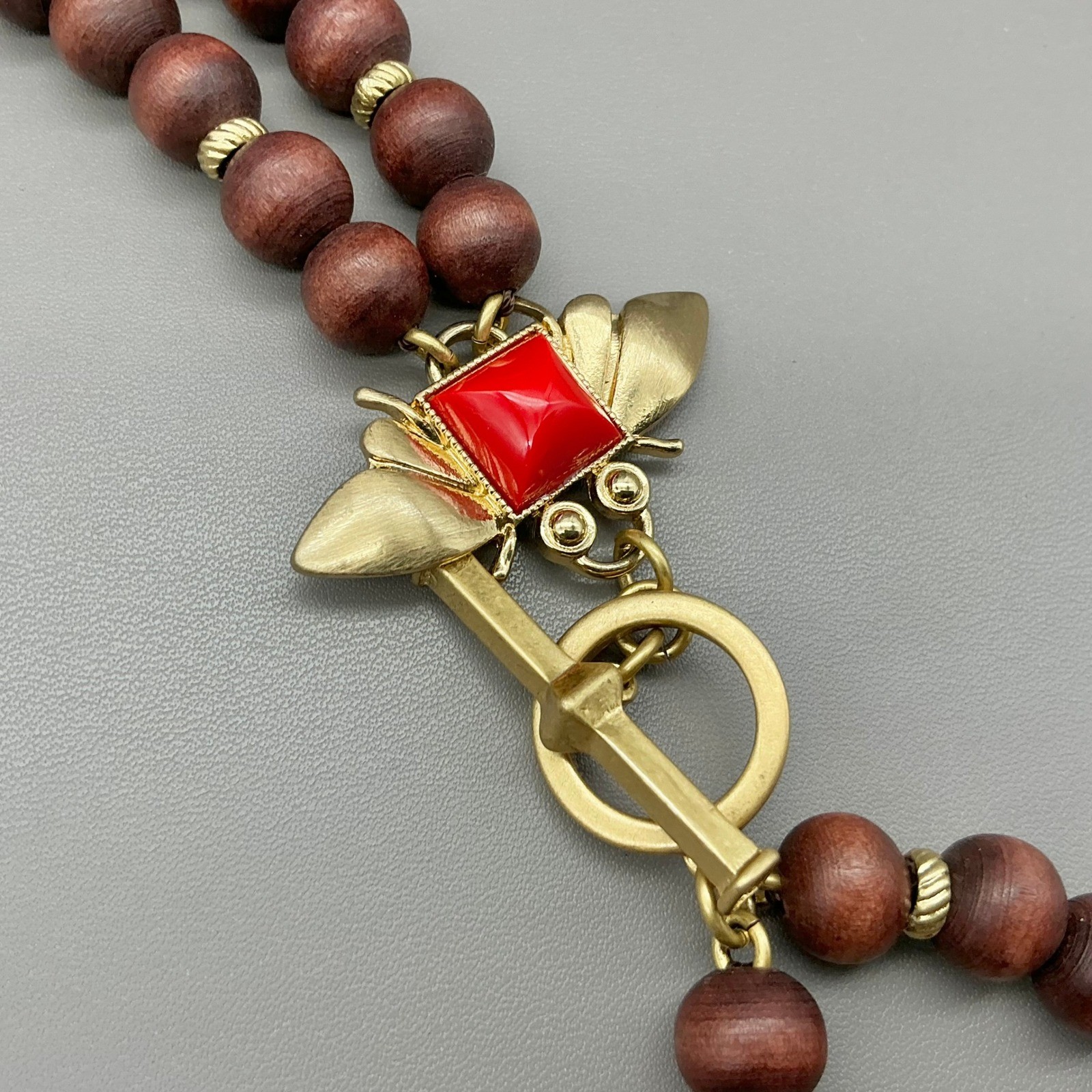 Liz Claiborne Necklace Womens Brown Wood Bead Gold Tone Bee Red Stone 36 Inches