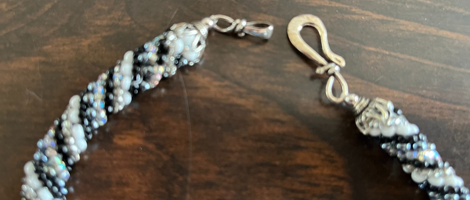 White and Black Beaded Rope Necklace with Pendant sz 17in includes box