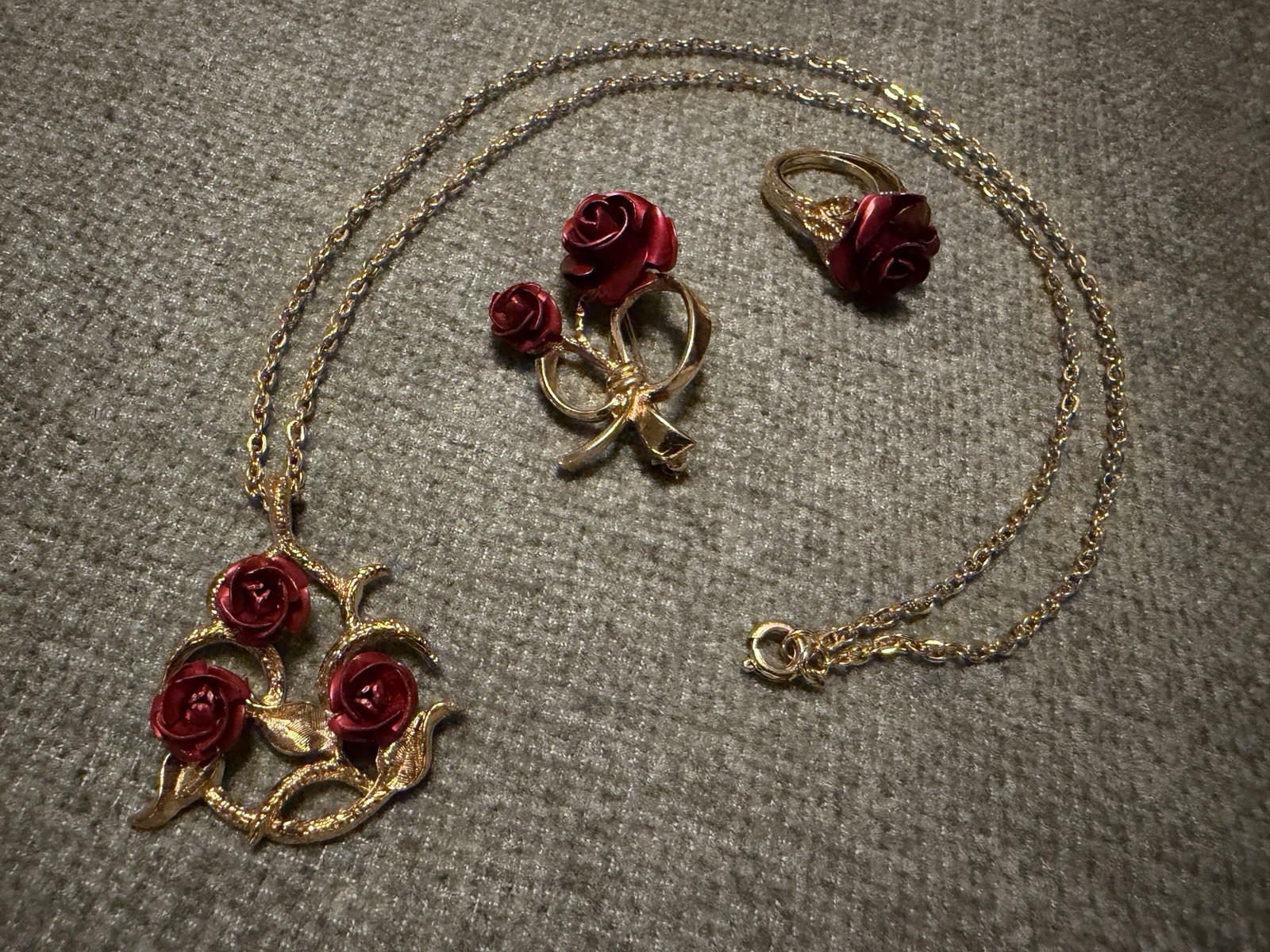 Vintage Gold Tone Red Rose Flower Necklace Ring & Brooch Fashion Jewelry Set