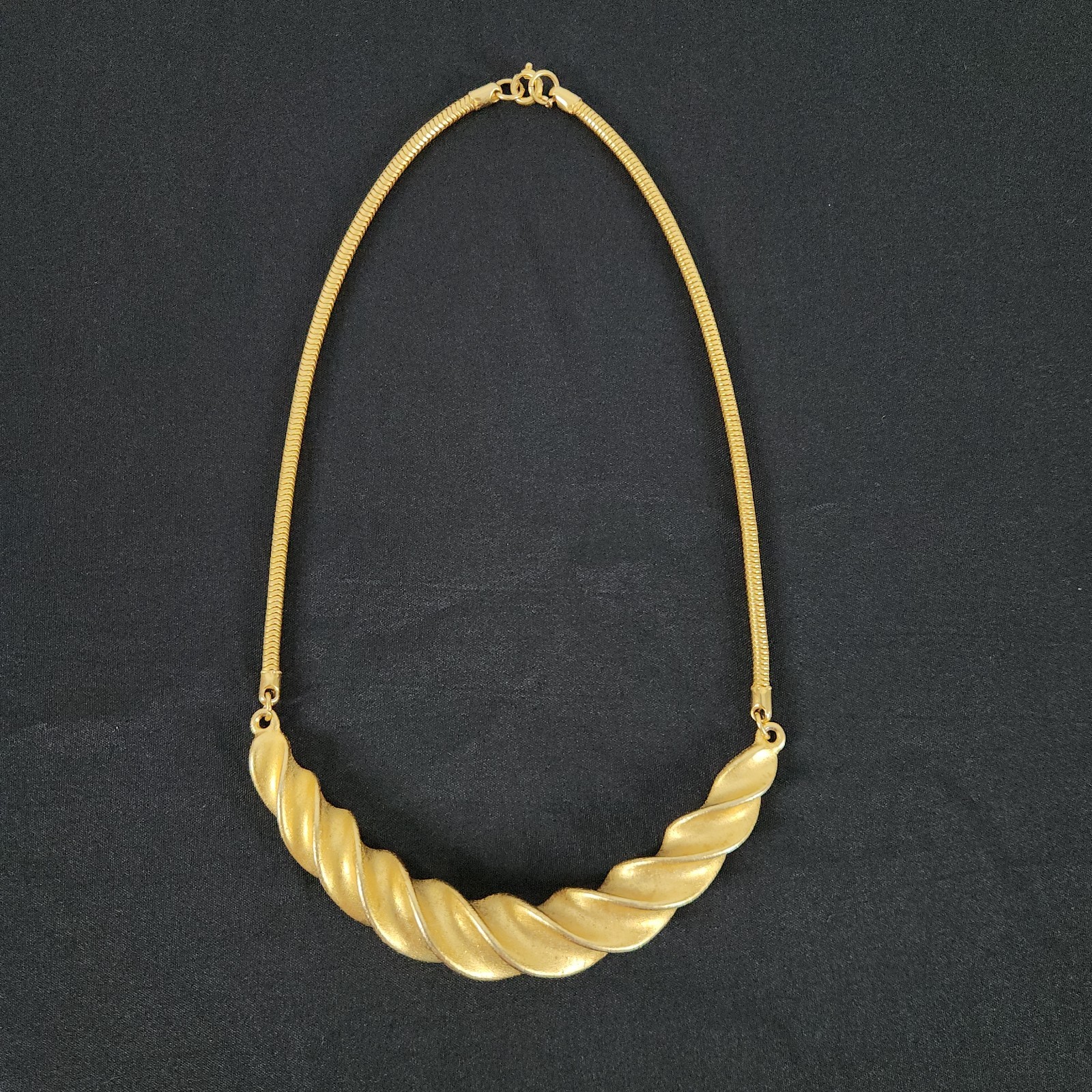 Vintage Chunky Twisted Gold Tone Satin Bib Necklace 16.5″ Anodized Aluminum
