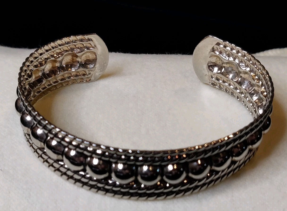 Beautiful Cuff Bracelet Silver Tone Textured 5/8″ Wide x 2.5″ Across Stud BOHO