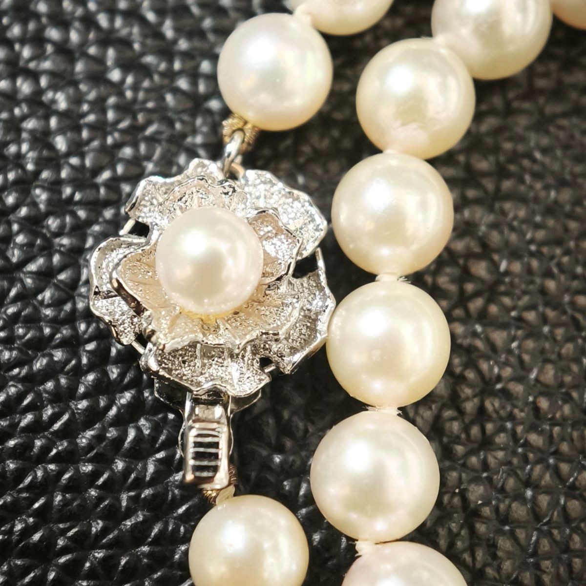 Excellent Condition Genuine Akoya Pearl Necklace 6.7mm 41cm Length Silver Chain