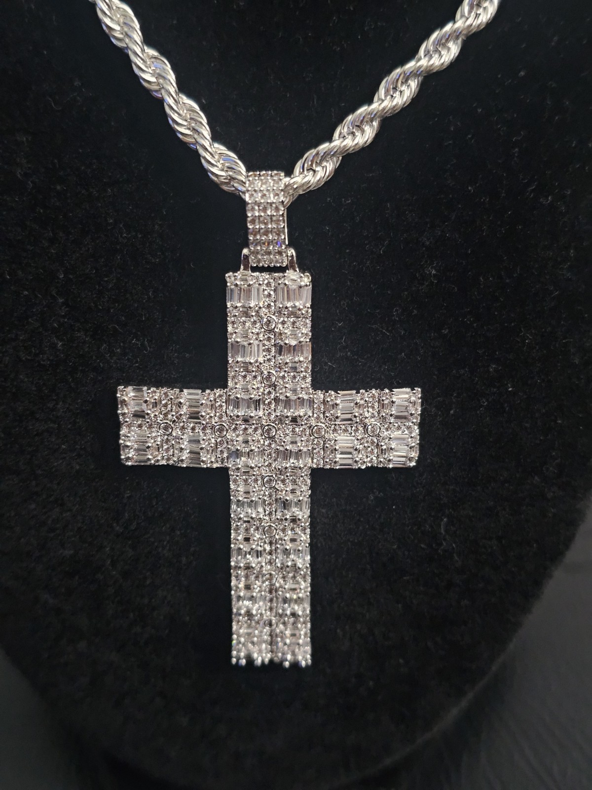 24in 925.silver-plated brass-3.7mm Rope chain w/baguette CZs large cross
