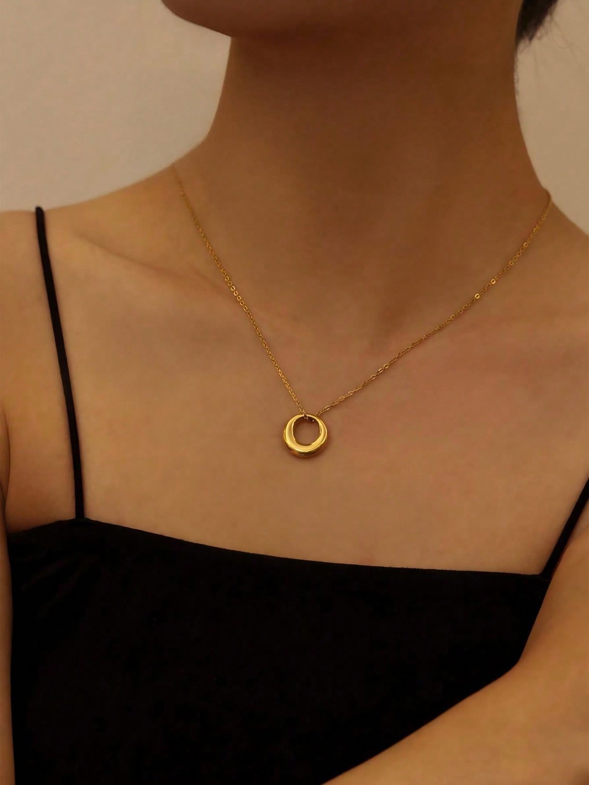 FICCINO Classic Elegant Gold-Plated Titanium Steel Donut Pendant Necklace