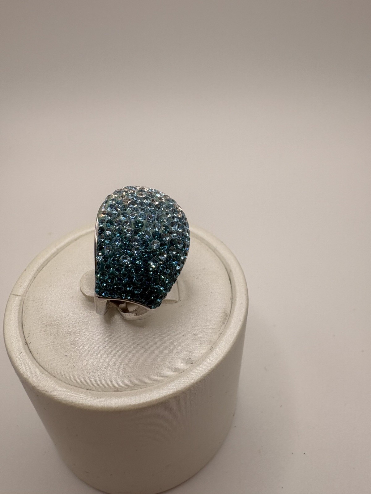 Sterling Silver Ring 0.2 oz Fine Jewelry Sz 9 White & Blue Shade Stones Ombre