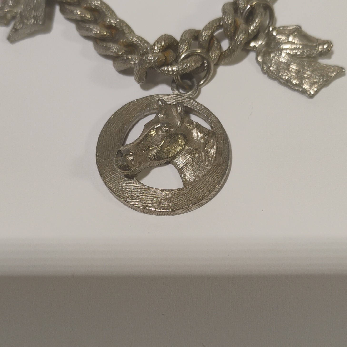 Silver Tone Cable Chain Charm Bracelet Horse Head Dangle Lobster Clasp 7 in