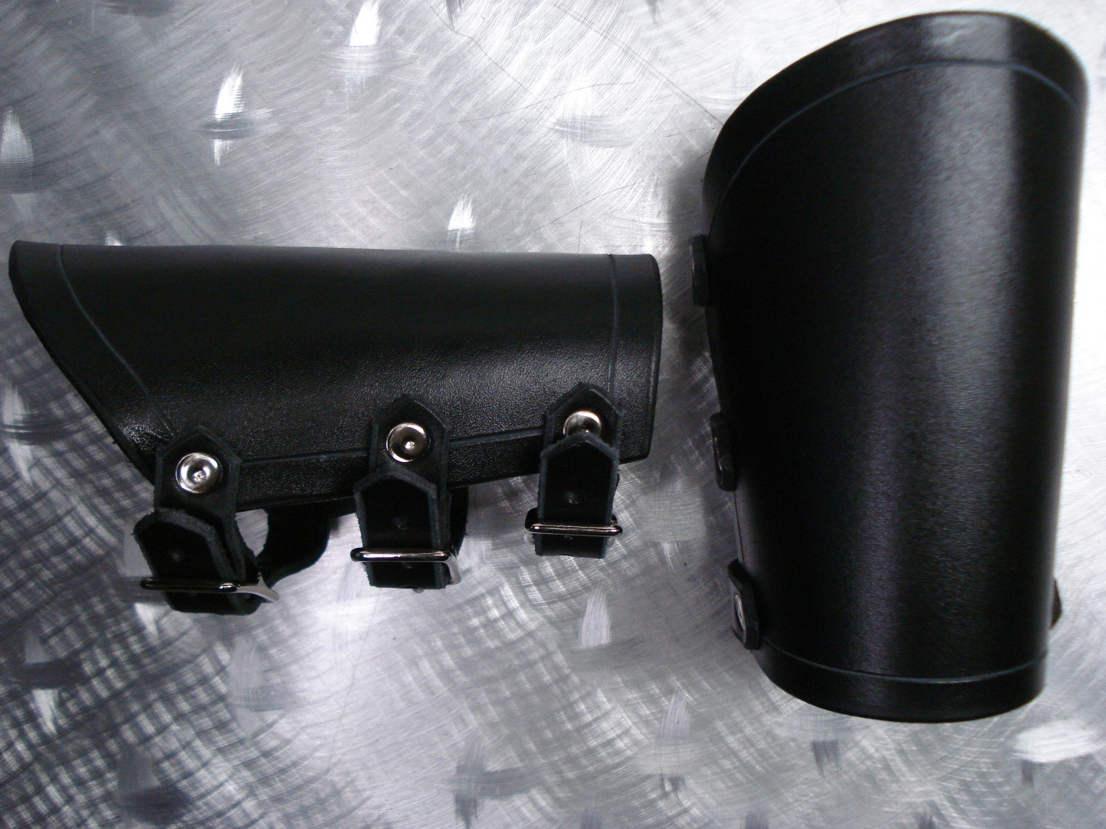 BLACK PLAIN LEATHER GAUNTLET. BLACK DEATH (MDLG0243)….. REVENGE