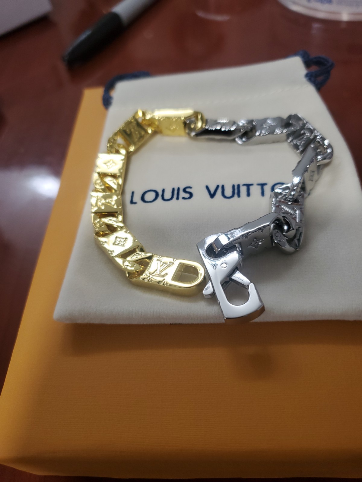 LOUIS VUITTON Bracelet Monogram 2 Toned Colorful Beautifull Just Gorgeous 7.48″