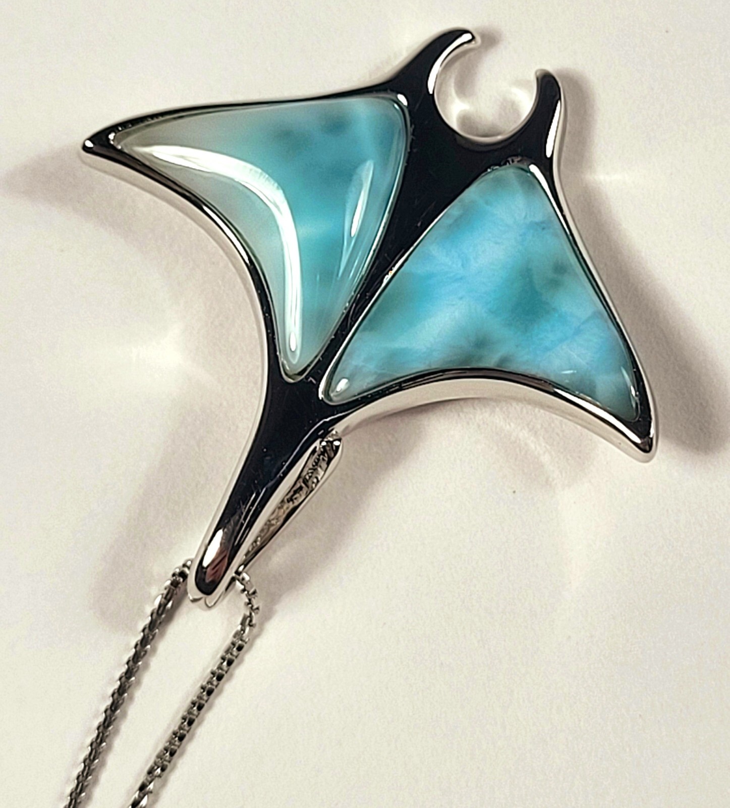 Larimar Manta Ray Pendant in Sterling Silver 925 + 18″ Silver Necklace Chain