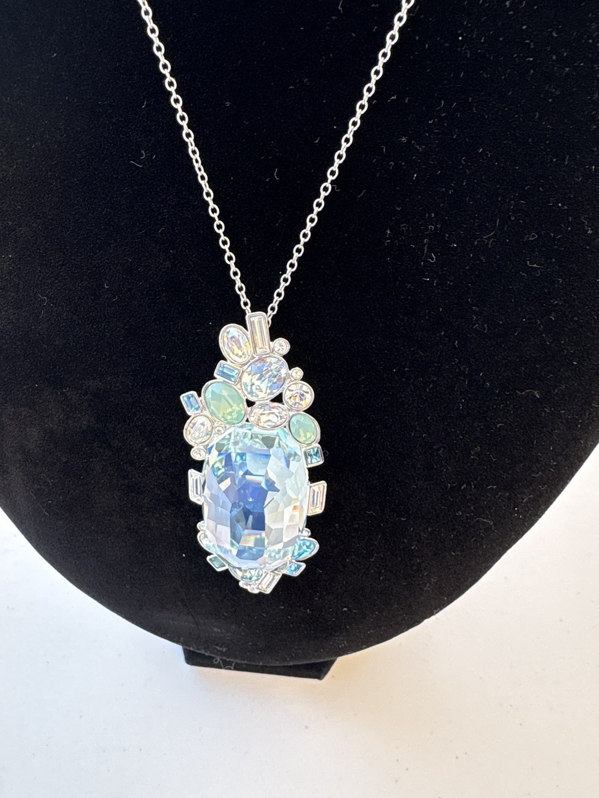 Swarovski Rupture Crystal Pendant Necklace Jewelry – 1119367 – NIB