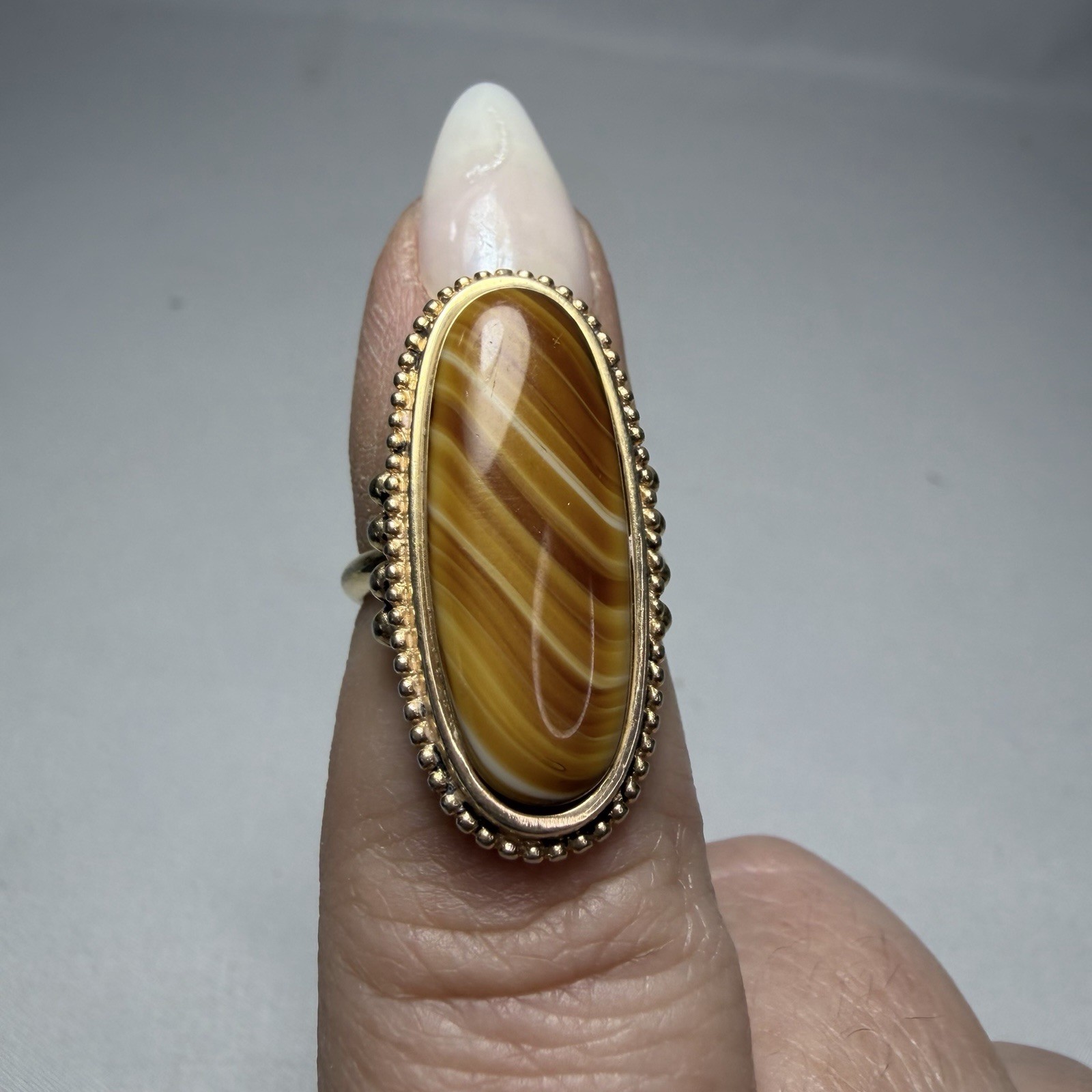 Vintage Avon Ring Shimmering Sands Porphyry Glass Banded Gold Tone Sz 5.5