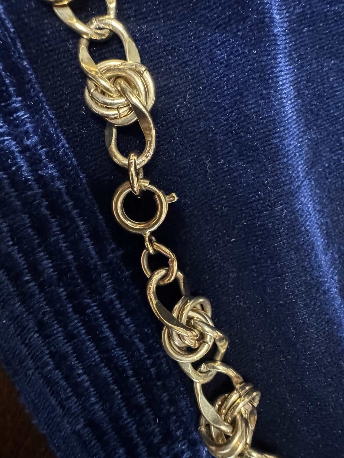 Vintage 30” Gold Tone Rosette Swirl Love Knot Link Chain Necklace Unsigned