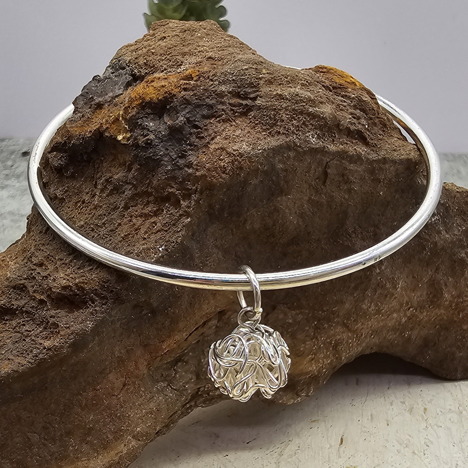 Silver Tone Alloy 7″ Bangle Bracelet w/ 11mm Messy Ball Charm! Unique