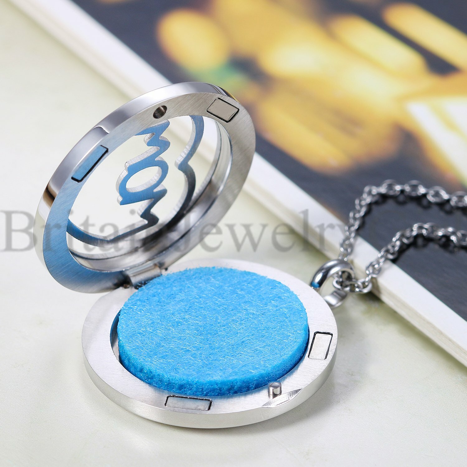 30mm Locket Pendant Aromatherapy Perfume Essential Oil Diffuser Chain Necklace