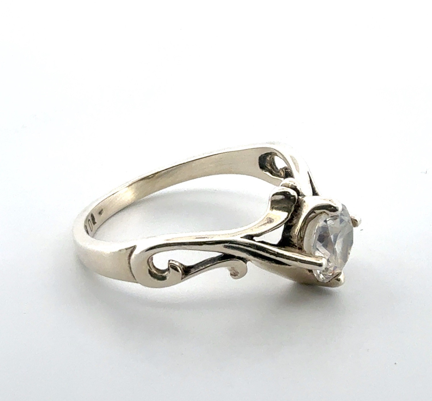 Size: 7.25 Kabana 925 Sterling Silver Cubic Zirconia Ring 2.4g