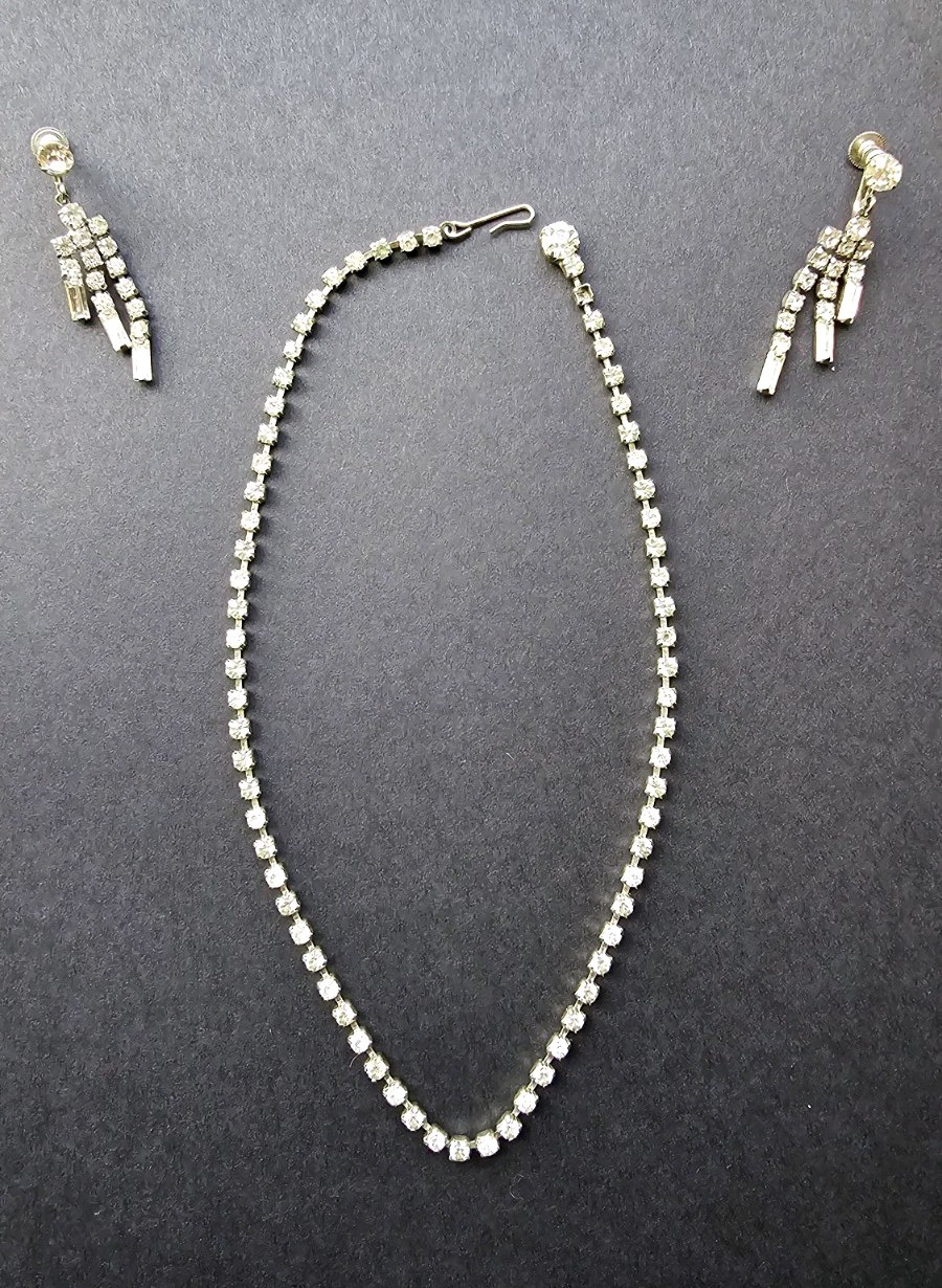 Vintage Round Rhinestone Jewelry Set Silver Tone Necklace & Dangle Earrings