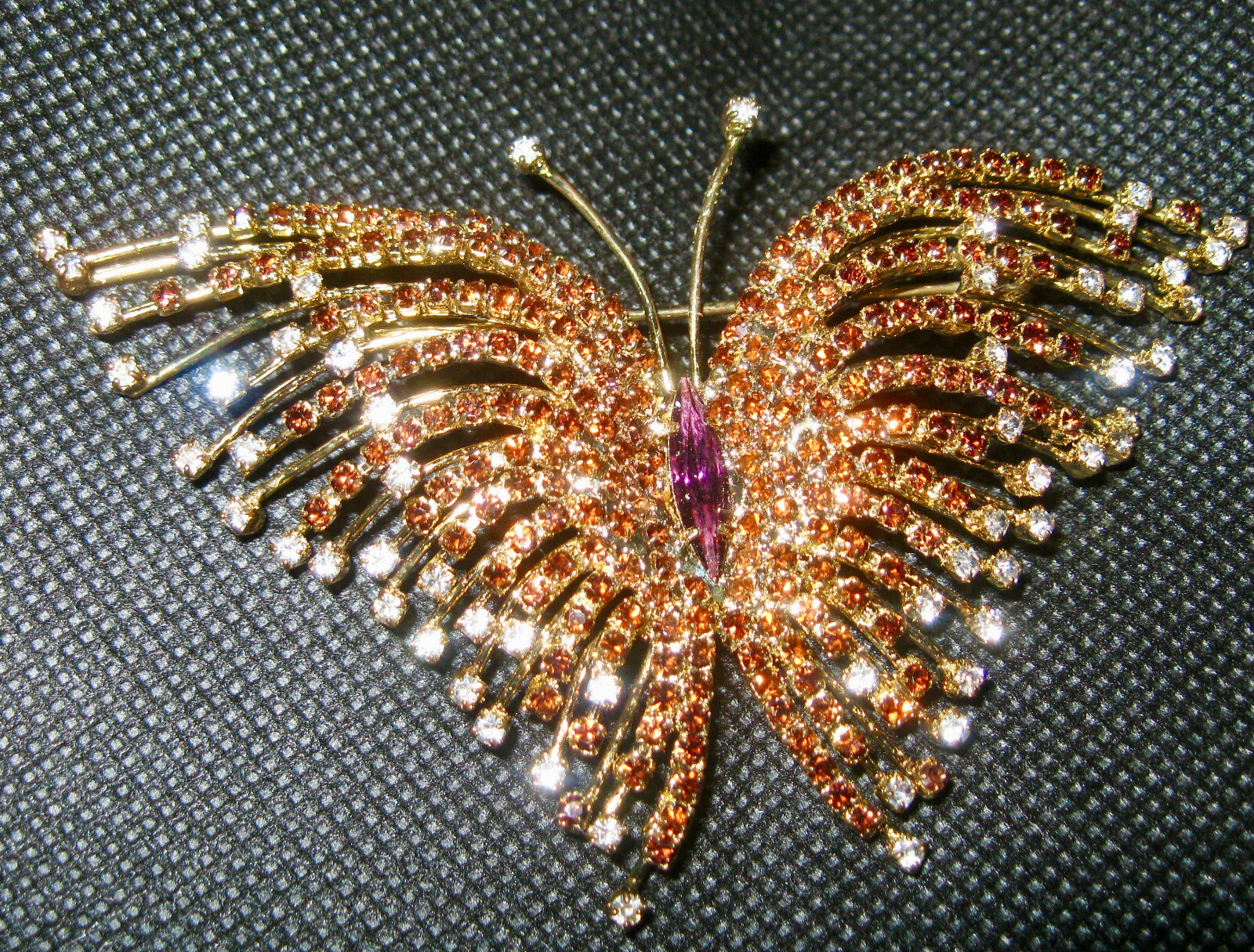 “VERY BEAUTIFUL RHINESTONE STUDDED BUTTERFLY BROOCH” UNSIGNED & IT SPARKLES!
