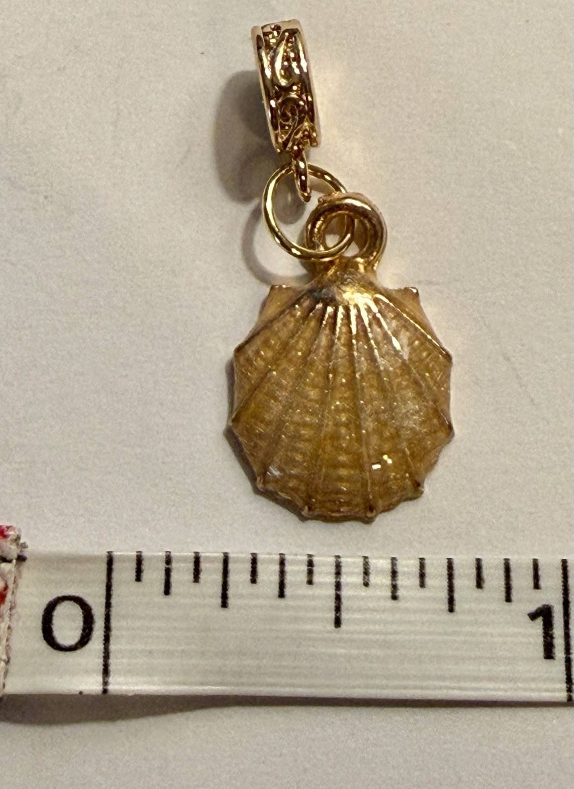 Charm / pendant dark beige clam shell – enamel & metal – gold-tone. New!