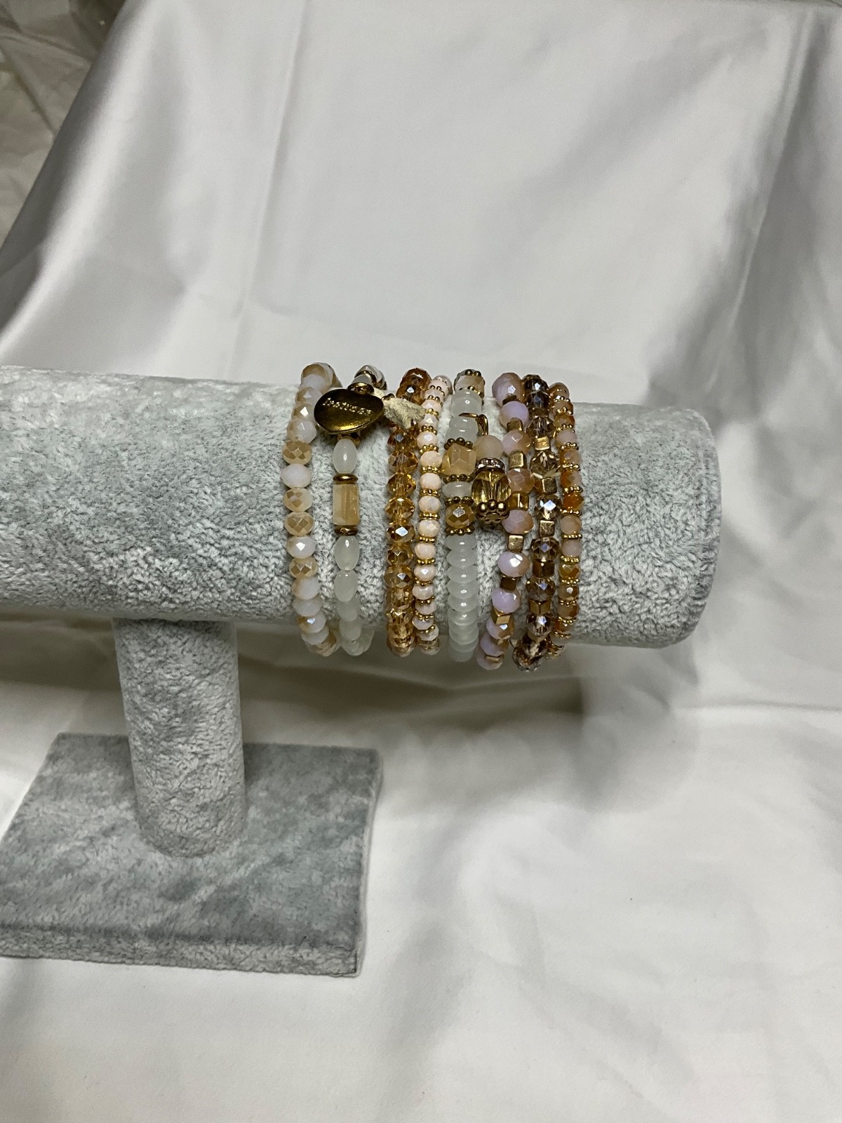 Set of 8 Gold & Champagne Beaded Stackable Bracelets – Excellent Condition