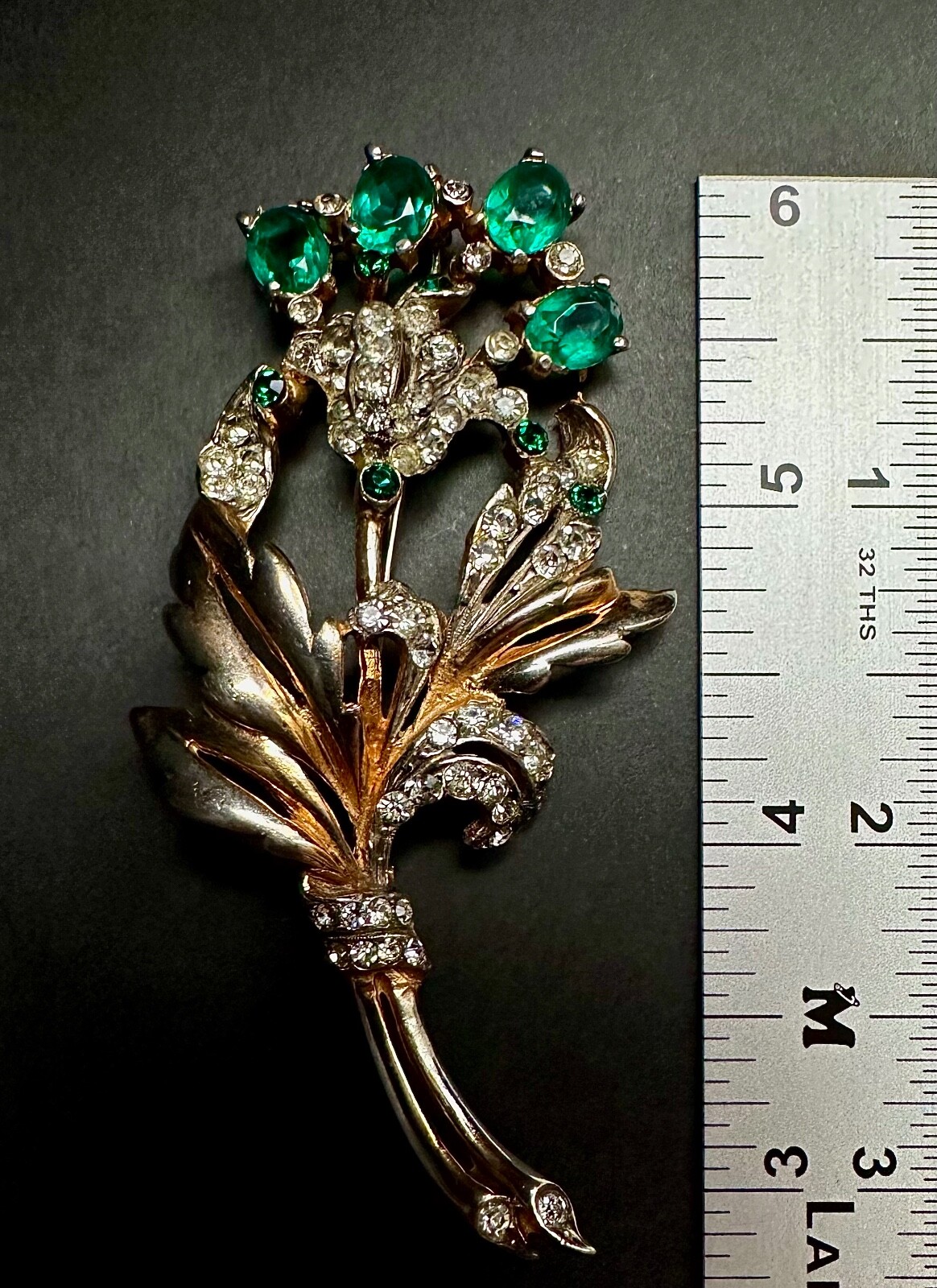 SPRAY Brooch 1940’s Classic & Elegant Floral Emerald Green & Clear Crystals