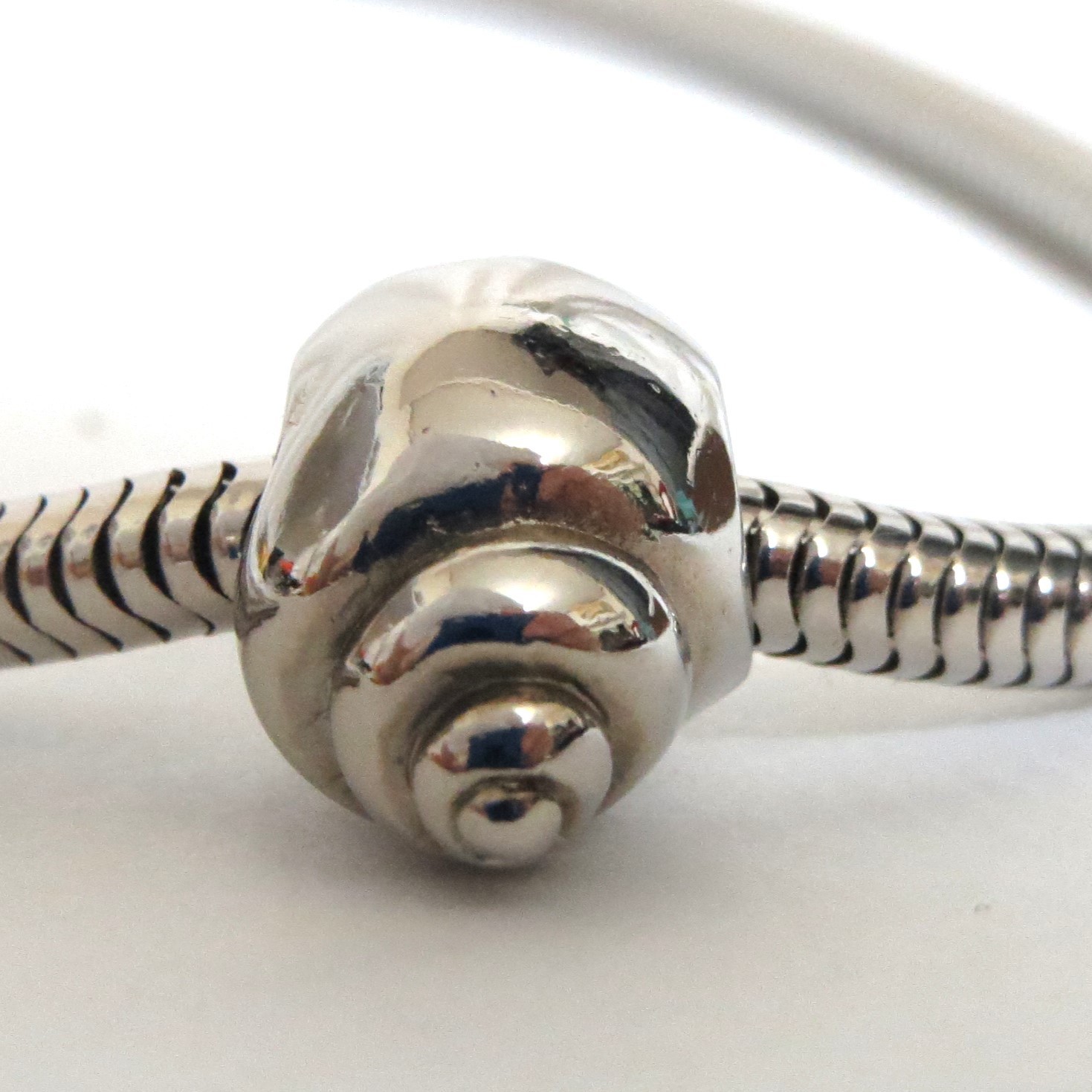 Auth Loewe Shell Charm Pendant Necklace Snake Chain Silvertone 40cm/15.7″ Good i