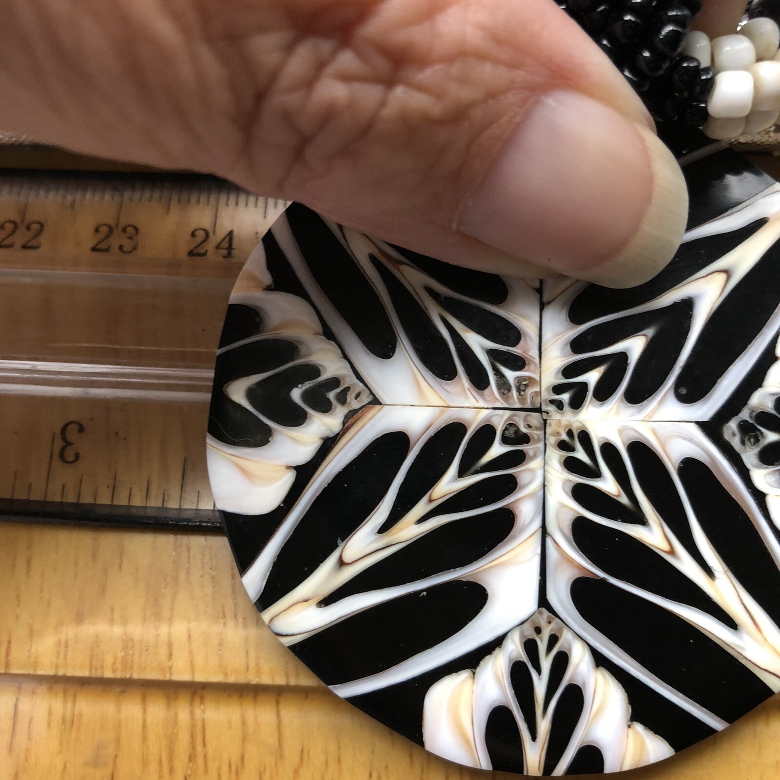 Necklace 16” Black And White Beaded With Shell And Resin 2.5” Pendant & Earrings