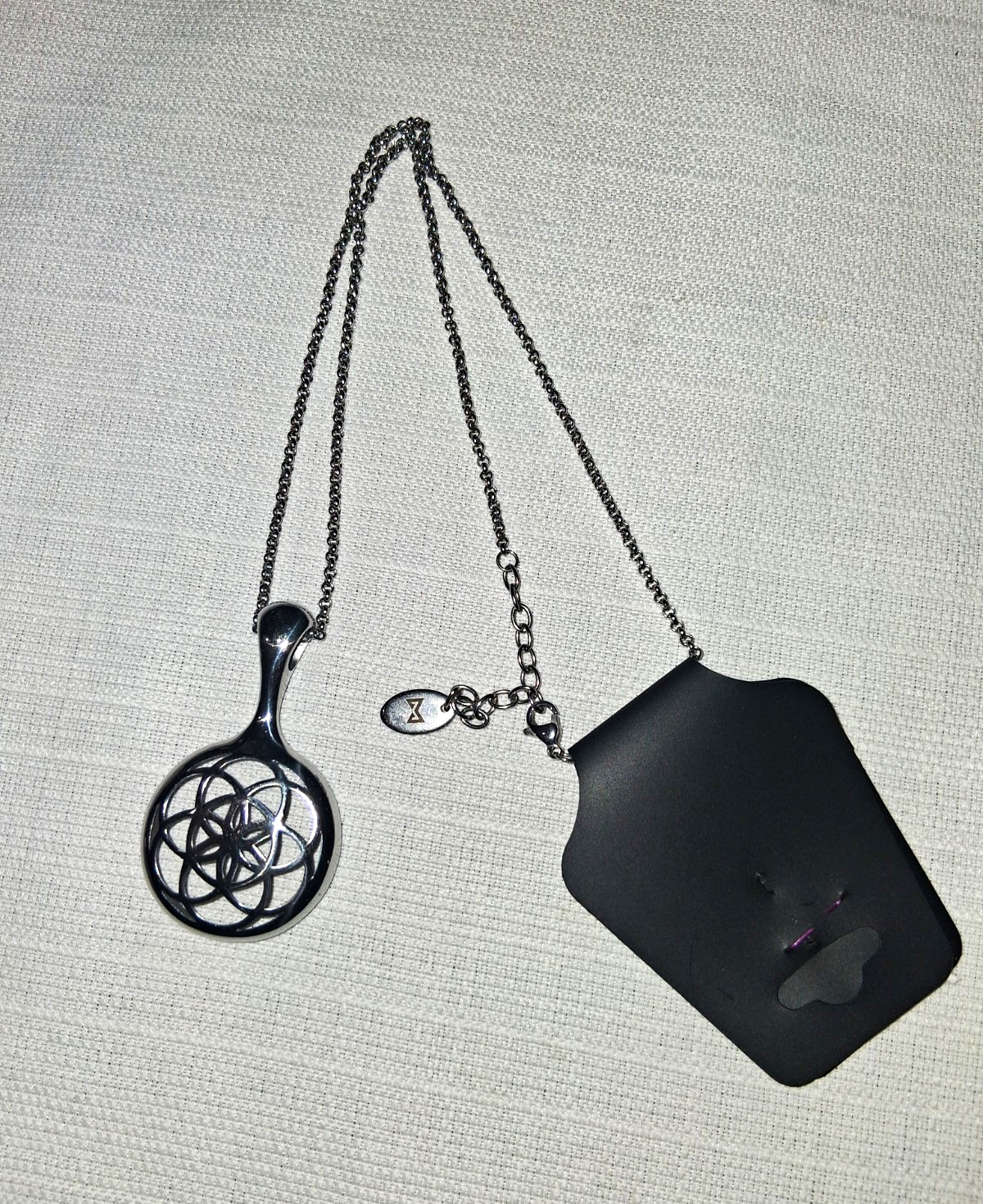 Silver Tone Round Geometric Pendant Necklace Cable Chain Lobster Clasp