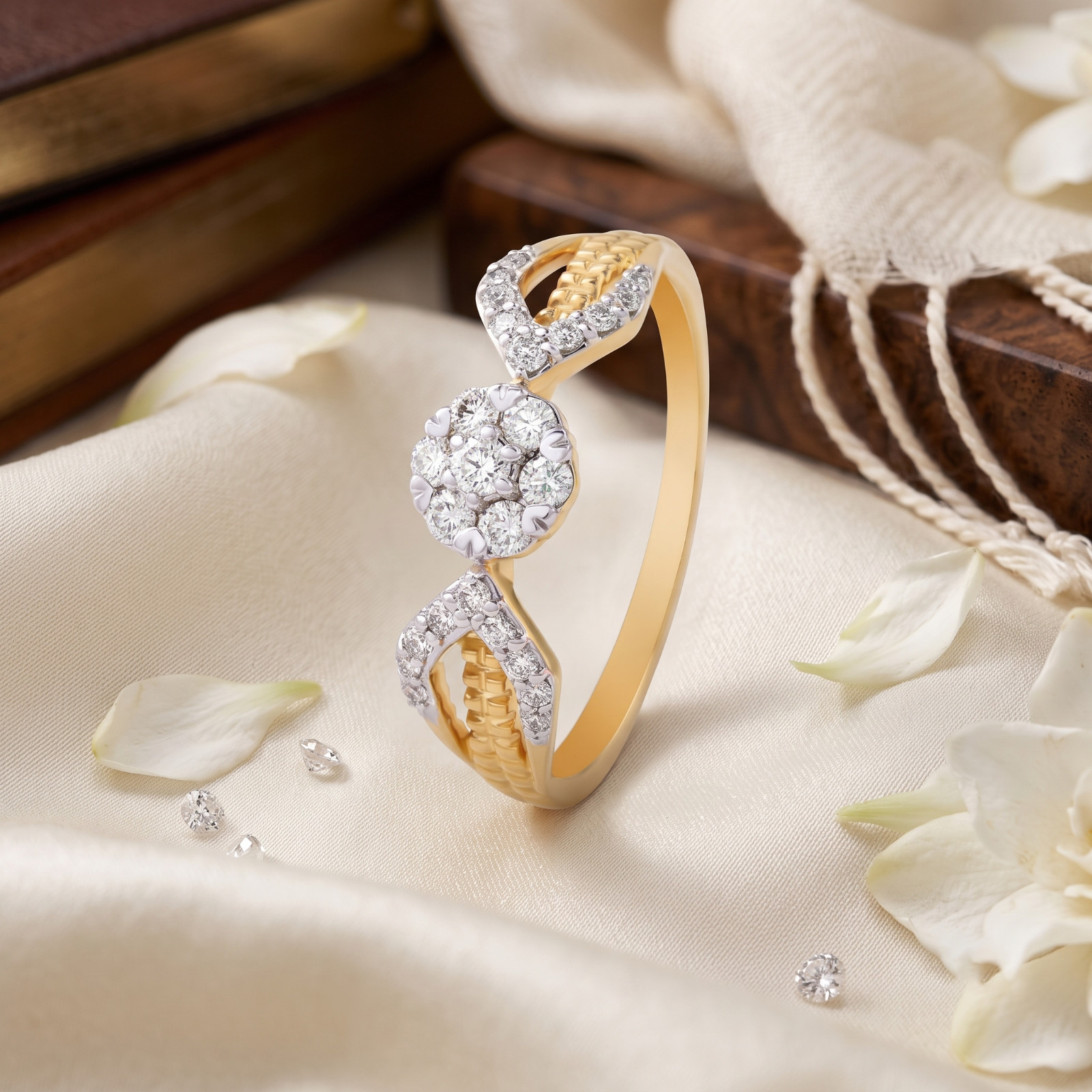 A Masterpiece of Elegance 18K Yellow Gold Natural Diamond Ring Crafted for Those