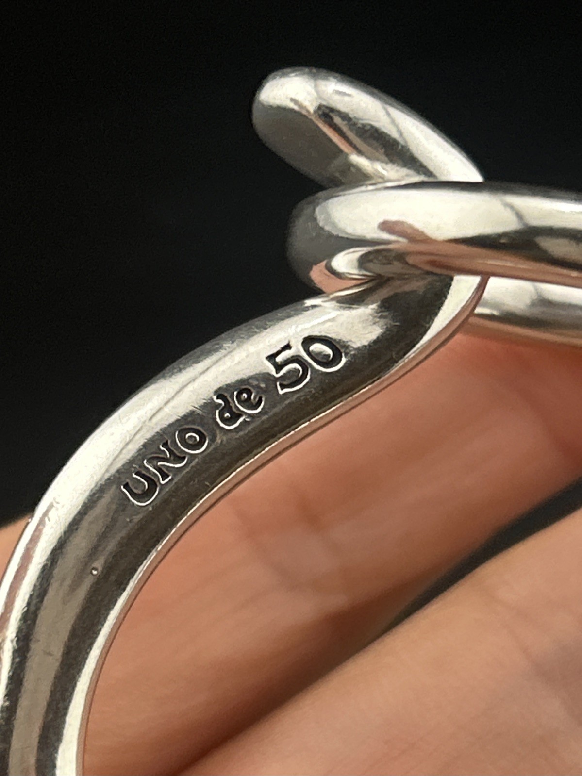 Solid Silver Plated UNOde50 “Hooked On A Feeling” Shackle- Shaped Clasp Bracelet