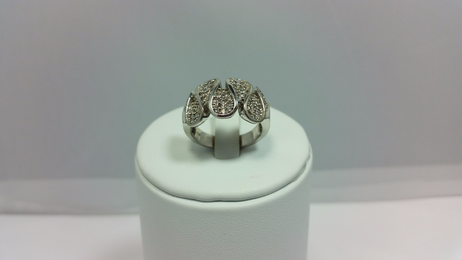 Beautiful Round CZ Wavy Scalloped Ribbon Design Band Silver Size 8