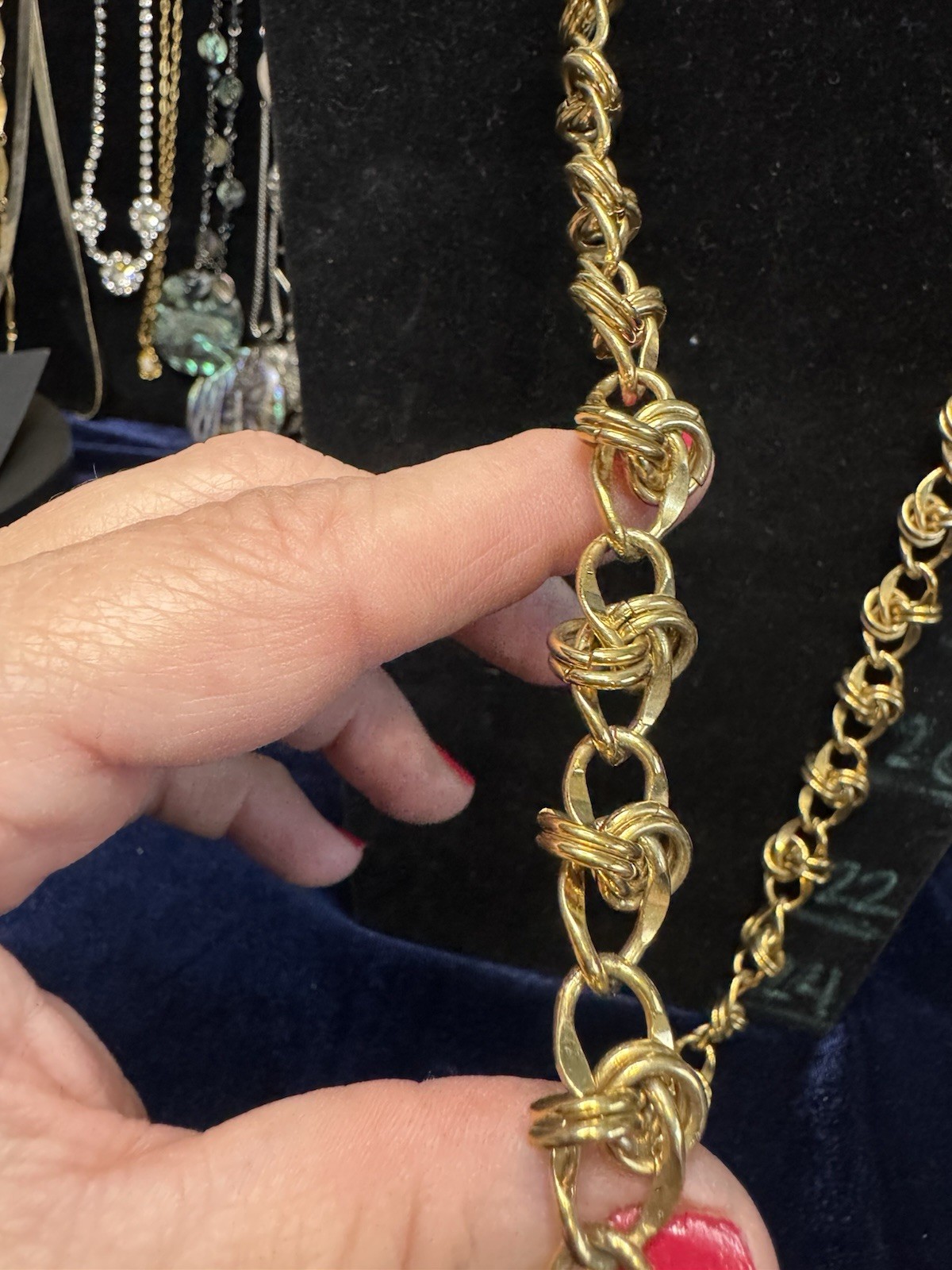 Vintage 30” Gold Tone Rosette Swirl Love Knot Link Chain Necklace Unsigned