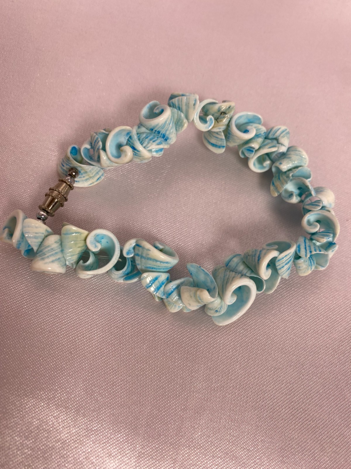 Authentic Hawaiian Curly Shell Bracelet – Natural Seashells in Baby Blue, 7″