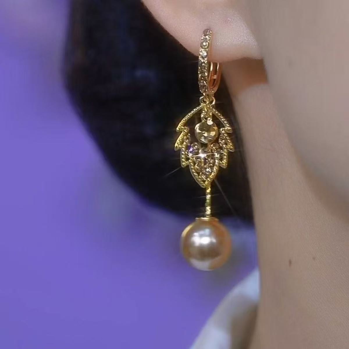 Light luxury high-end color full leaf pearl earrings with ear clasp design
