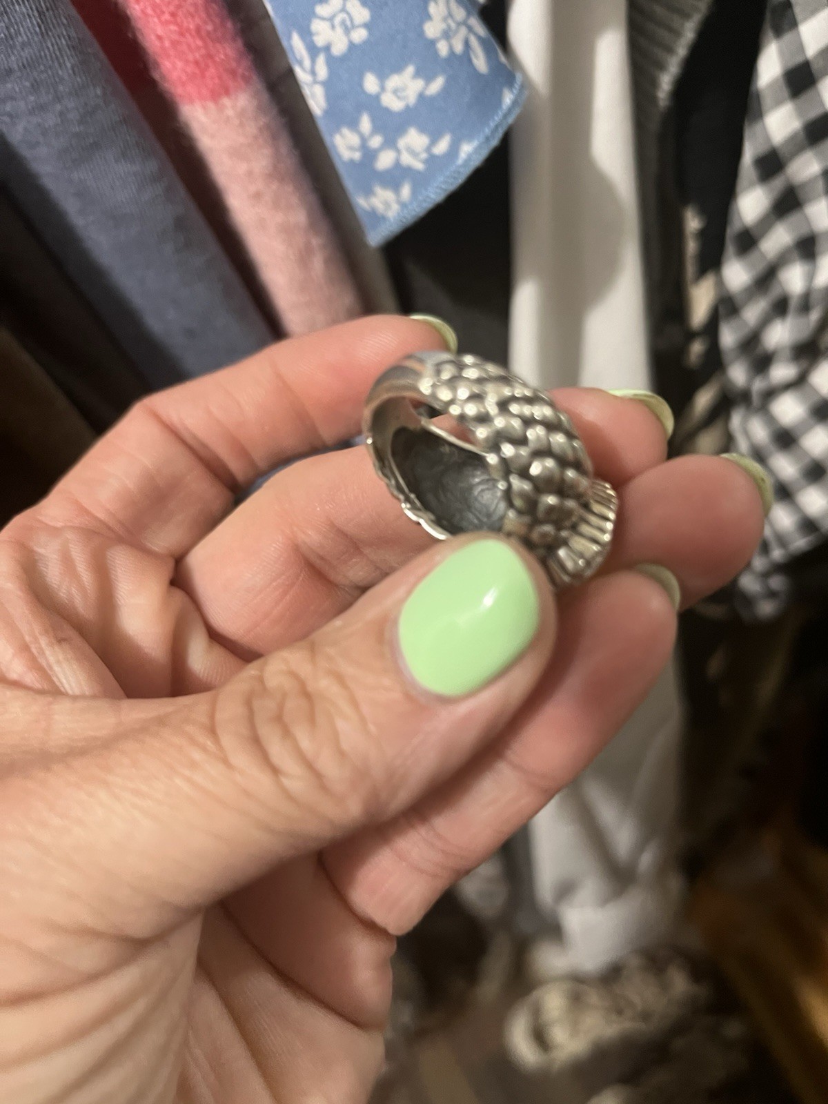 Dian Malouf Silver Tone Textured Band Ring Size 8 w/ Peridot Stone